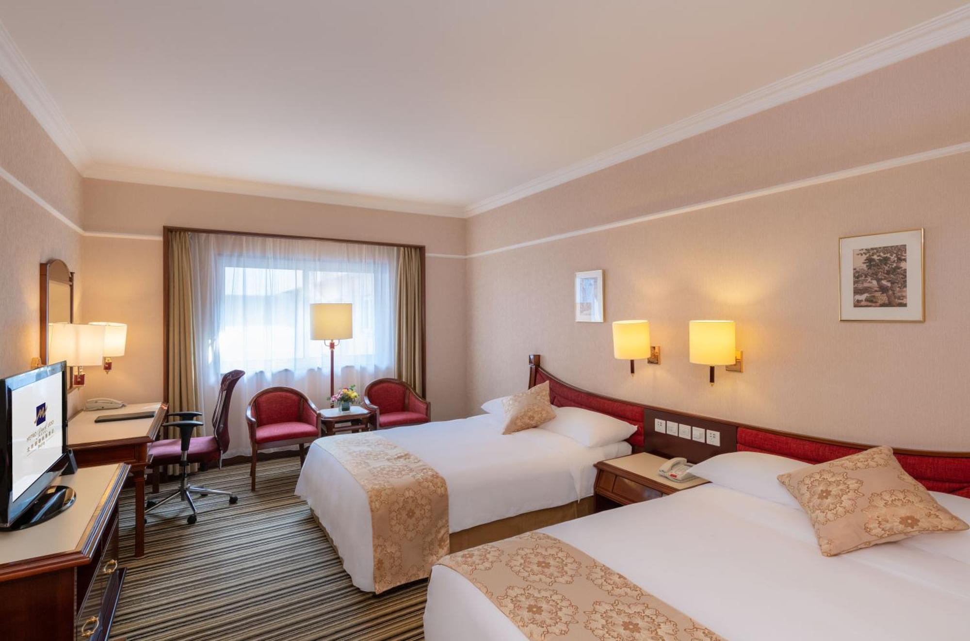 Standard King Room with Lounge Access