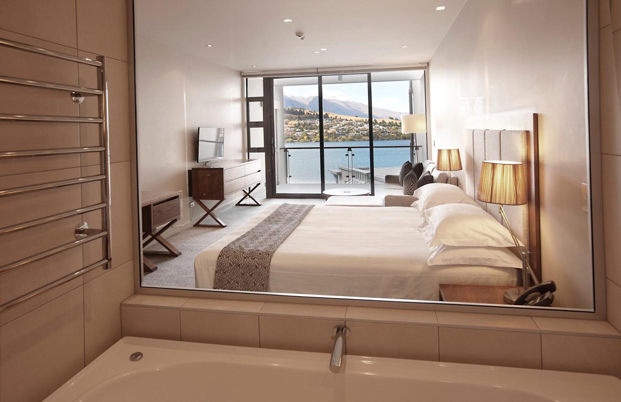 Executive King Room Lake View