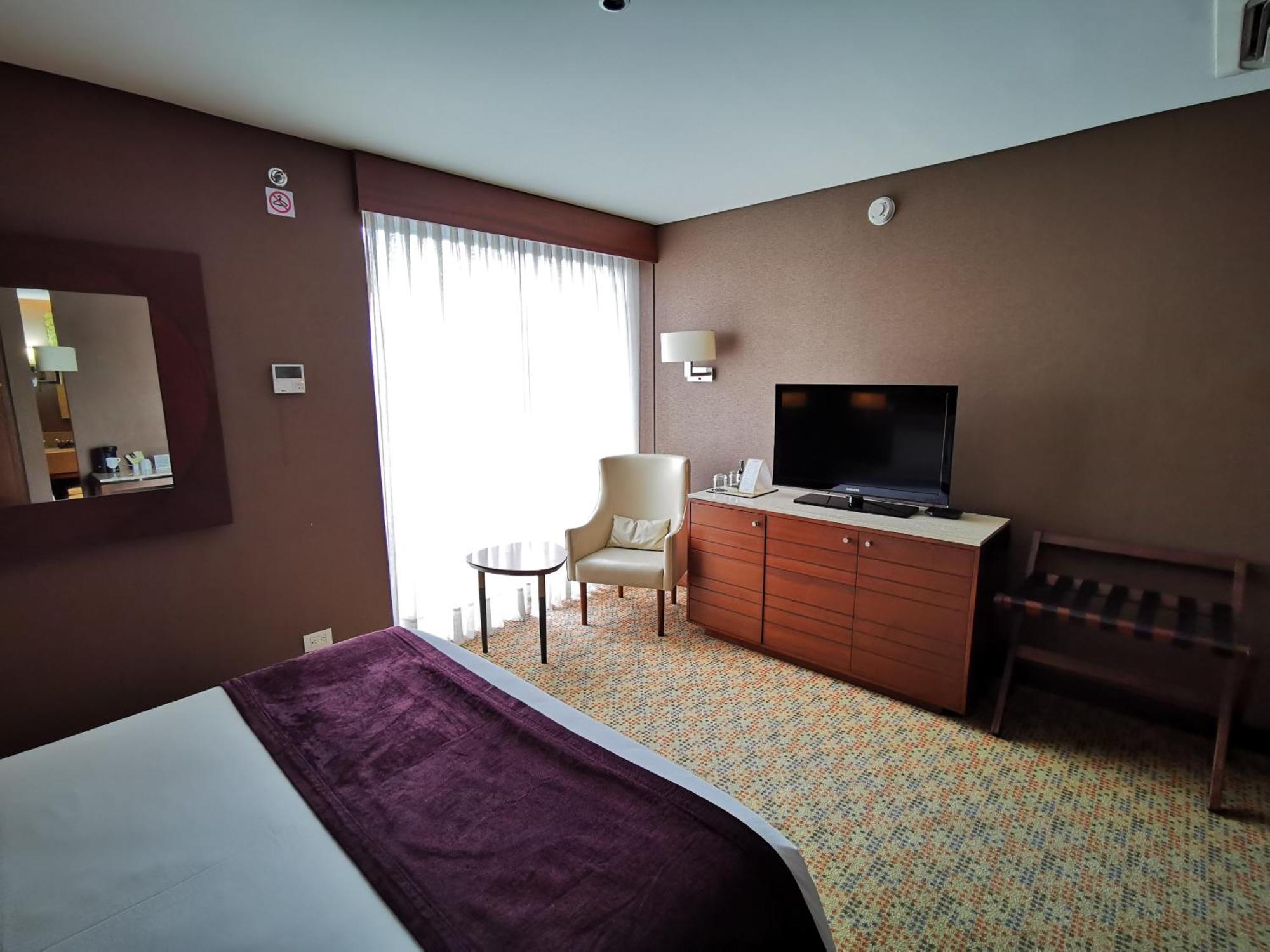 Standard Queen Room