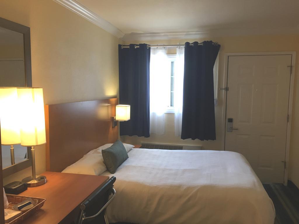 Double Room One Double Bed Non-Smoking
