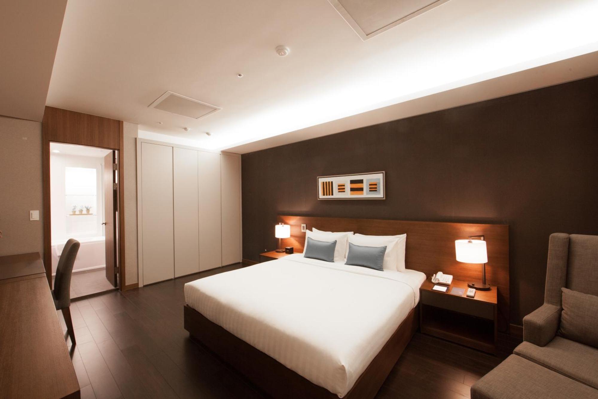 Super Deluxe One Bedroom Apartment