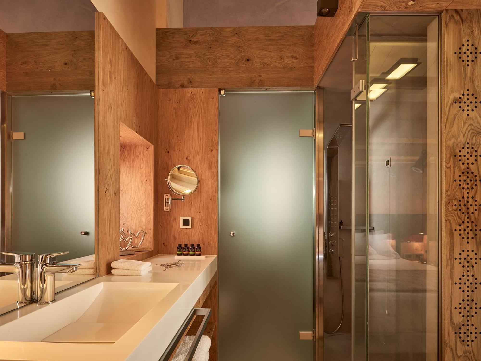 Junior Suite Terrace Outdoor Hydromassage Tub