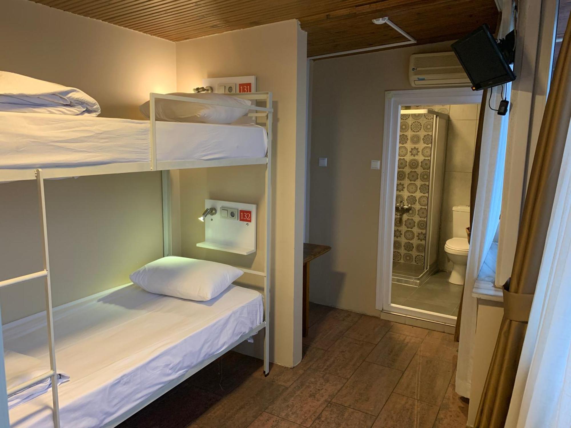Bed 4-Bed Mixed Dormitory Room Sea View,738958342:JPEG