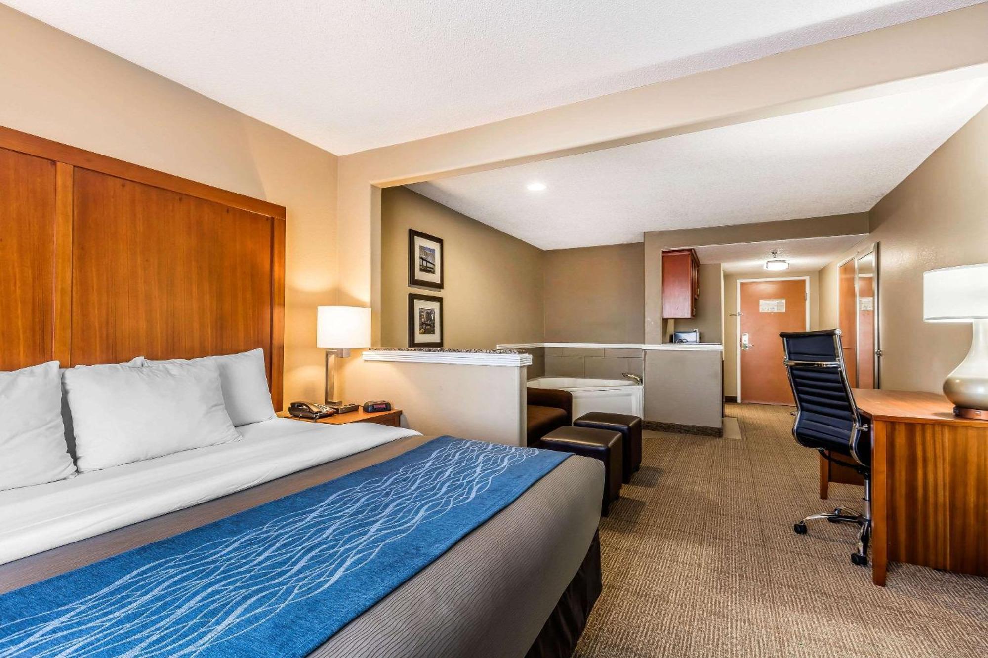 Suite mit Kingsize-Bett mit Whirlpool