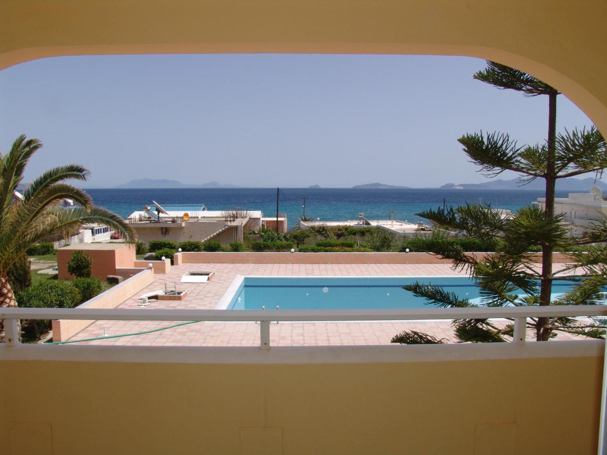 Studio Pool View