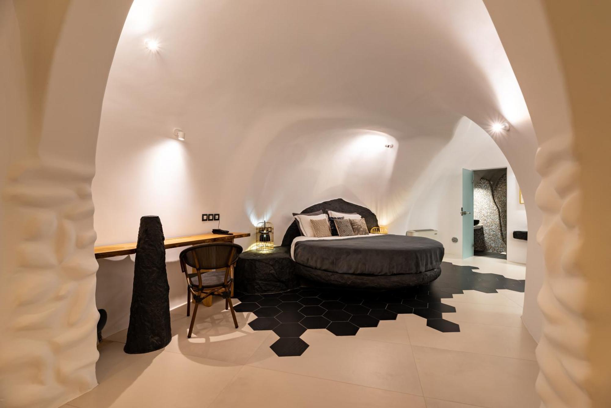 Elegant suite indoor Jetted hot tub
