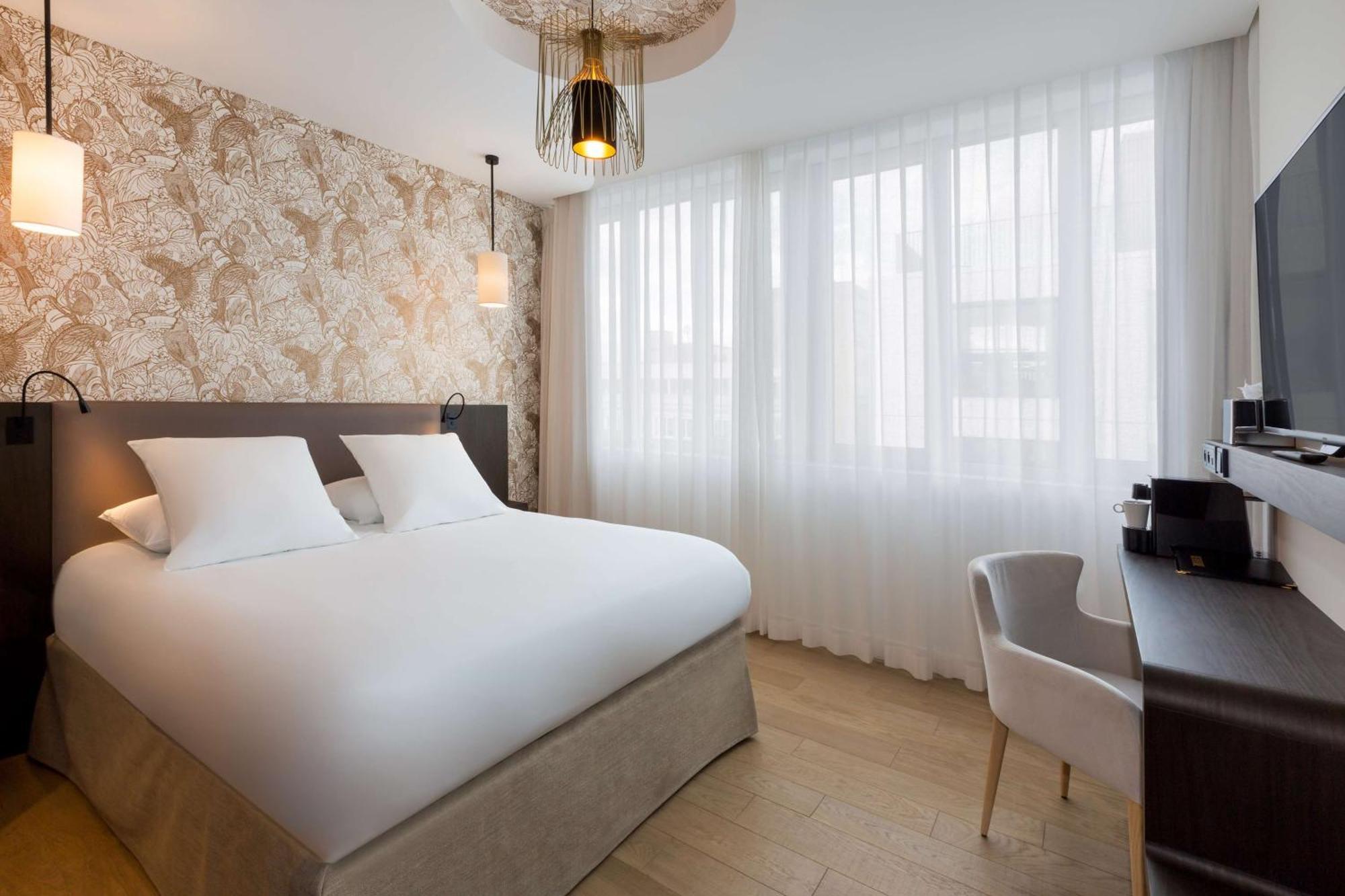 Deluxe Queen Room