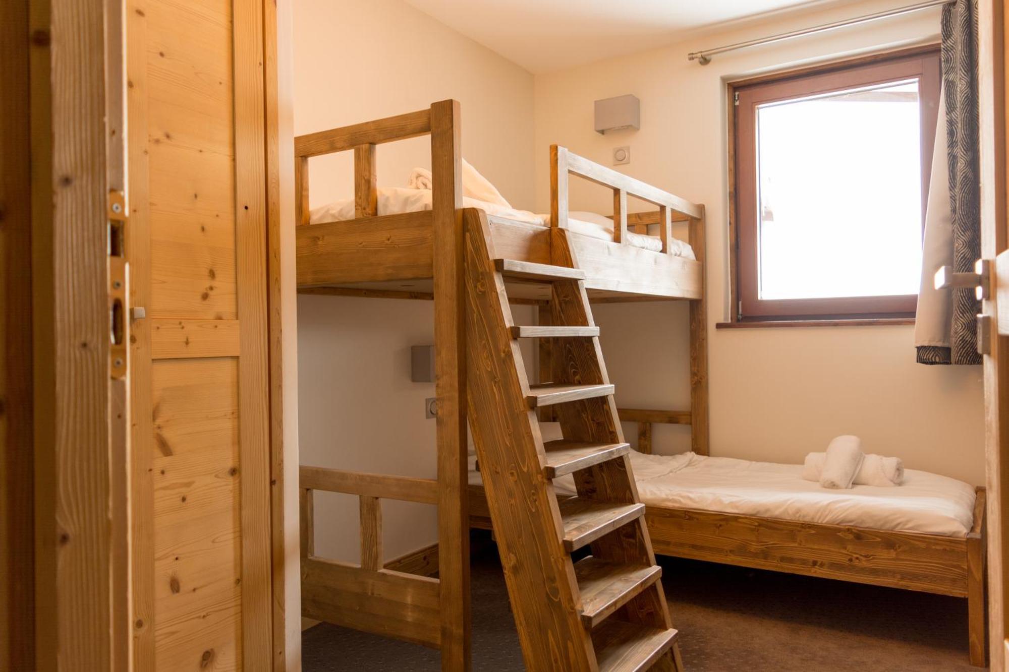 One-Bedroom Apartment Cabin