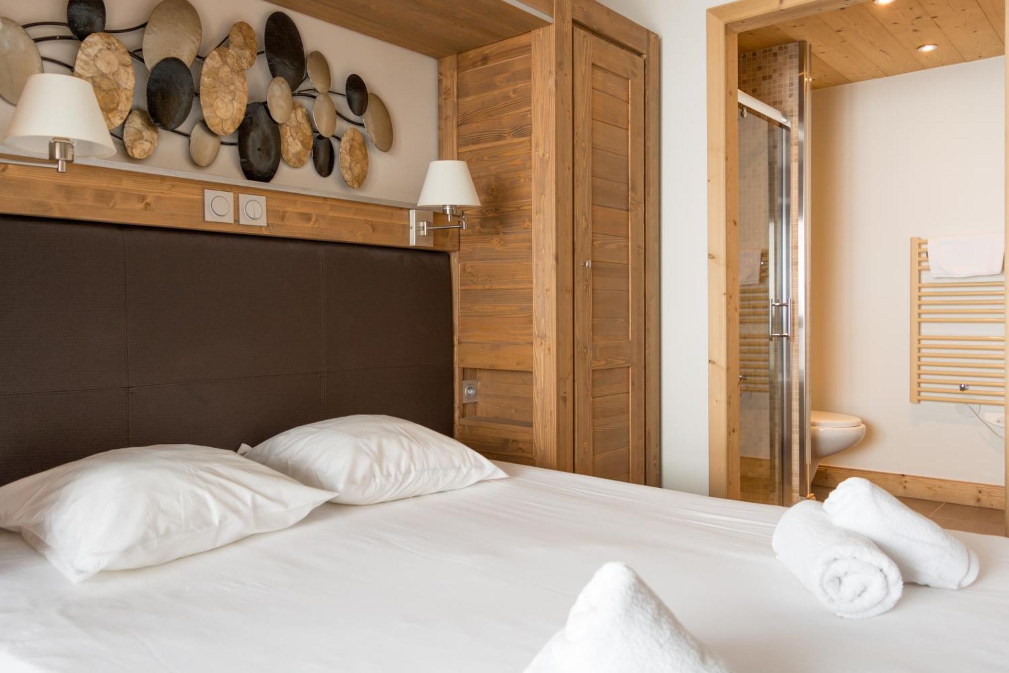 Two-Bedroom Apartment Cabin