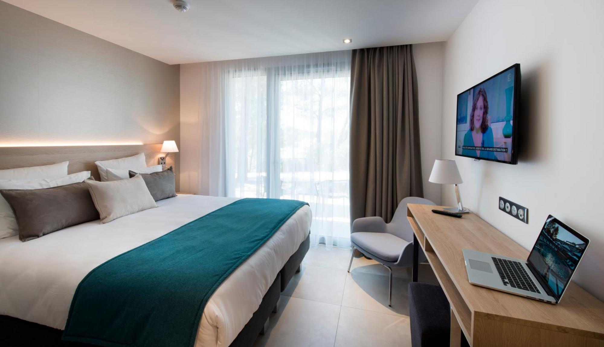 Superior Room King Bed Terrace