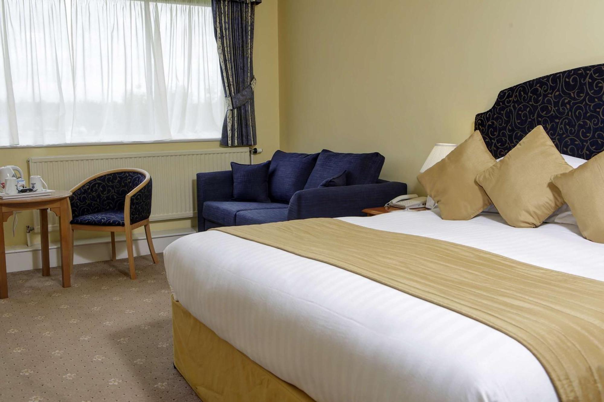 Superior Queen Room Queen Bed Non-Smoking