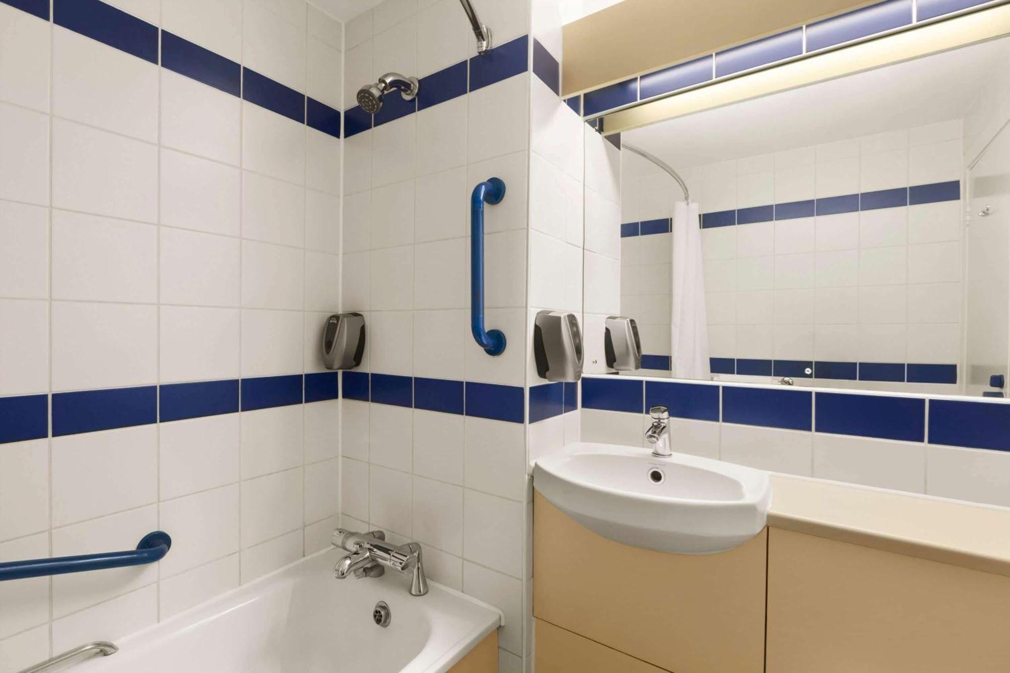 Triple Room (One Double & One Single)