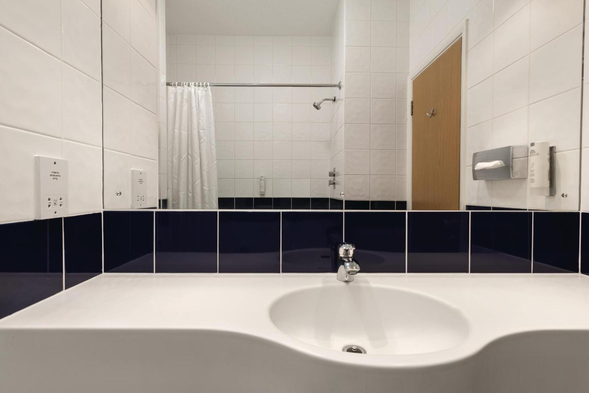 Twin Room - Disability Access,710566915:JPEG