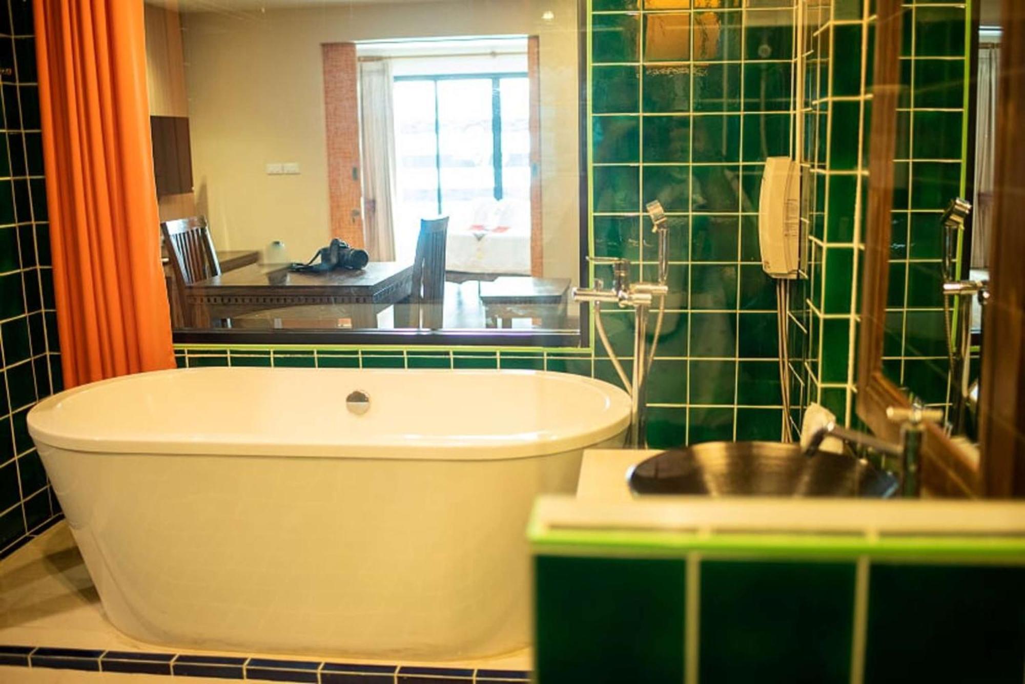 Suite - Vue sur Piscine