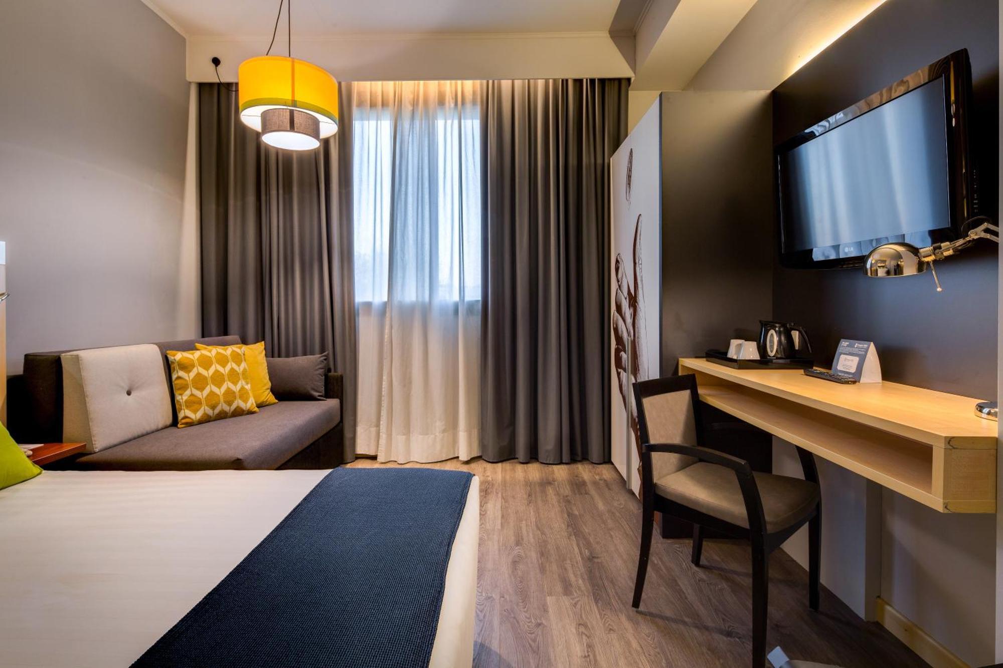 Standard Queen Room