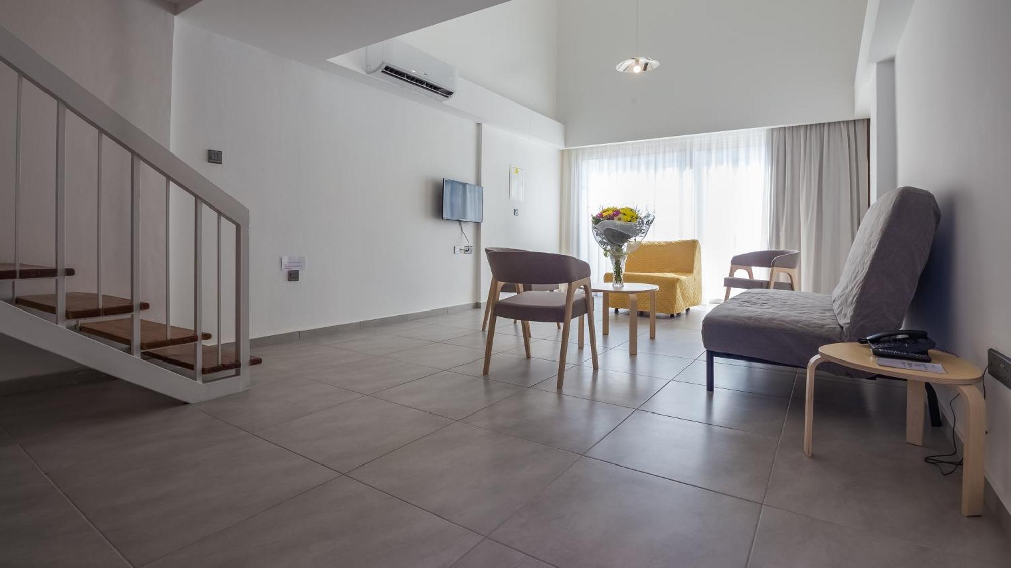 Loft Suite Inland View Split Level