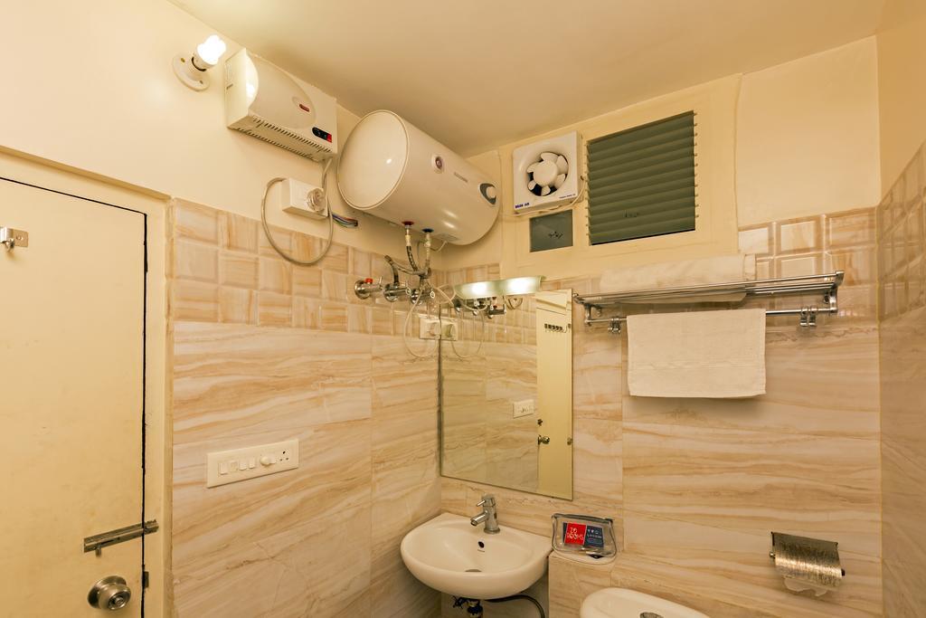 Habitación con cama extragrande.