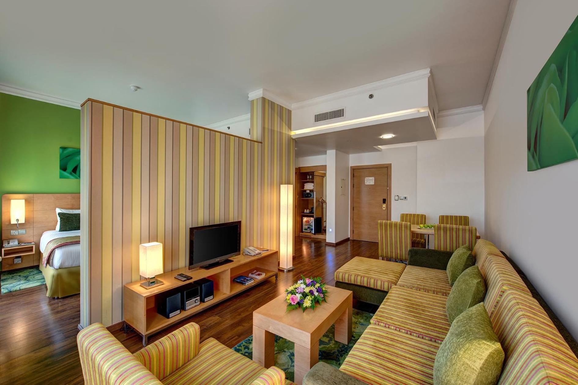 Executive Suite,719516623:JPEG