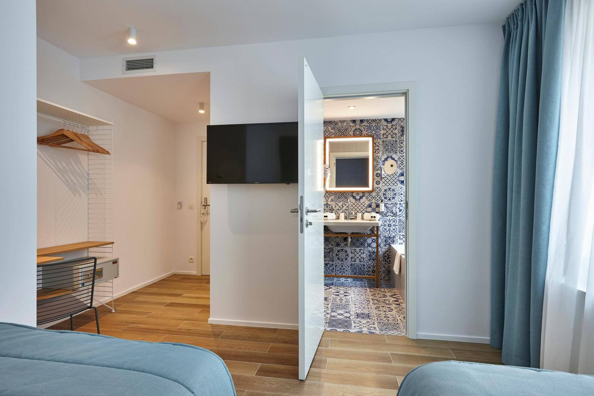 Cozy Twin Room