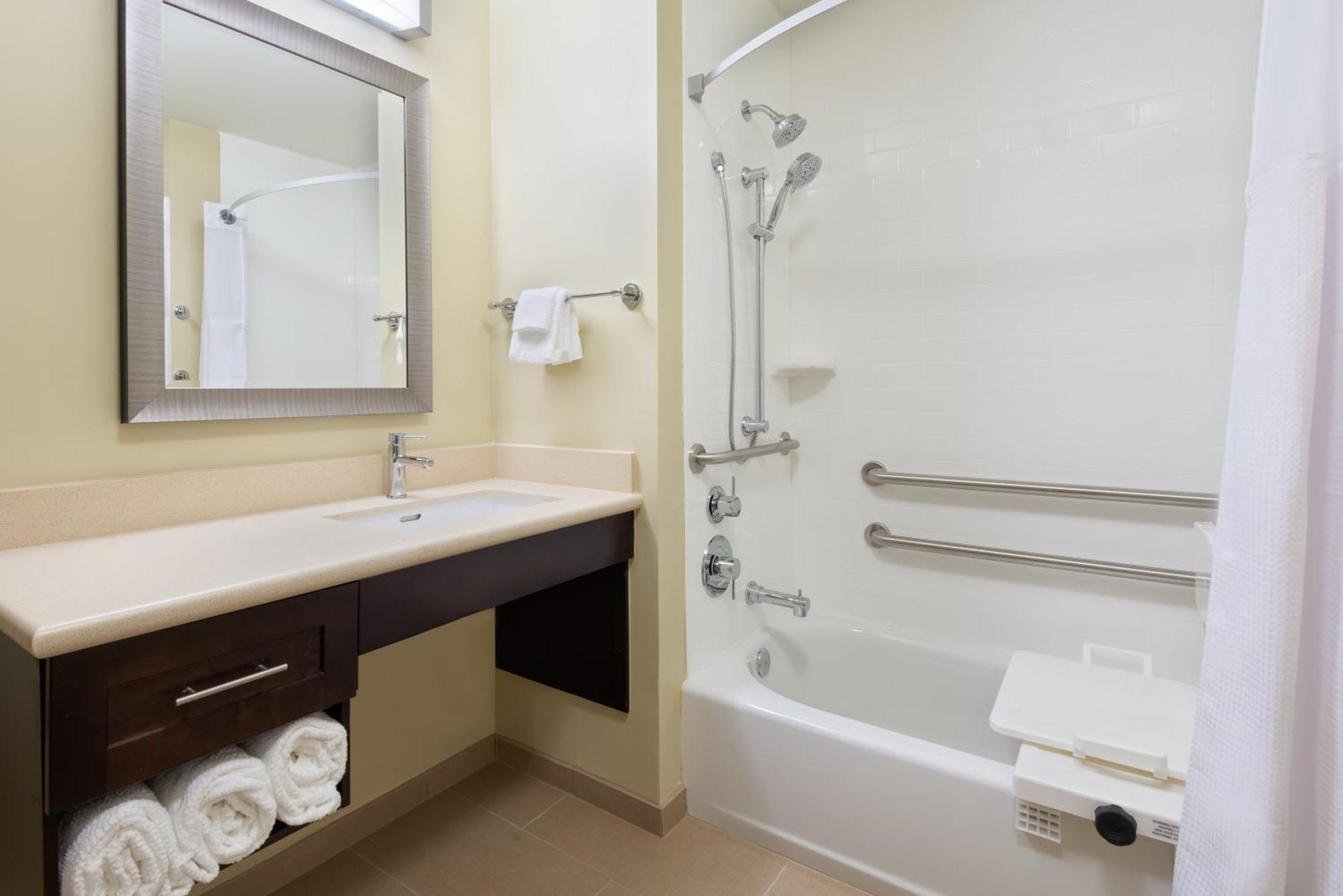 Studio Queen Suite with Accessible Tub,1698284440:JPEG