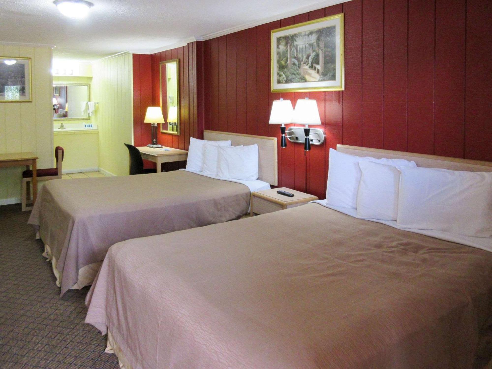 Queen Room Two Queen Beds Non-Smoking