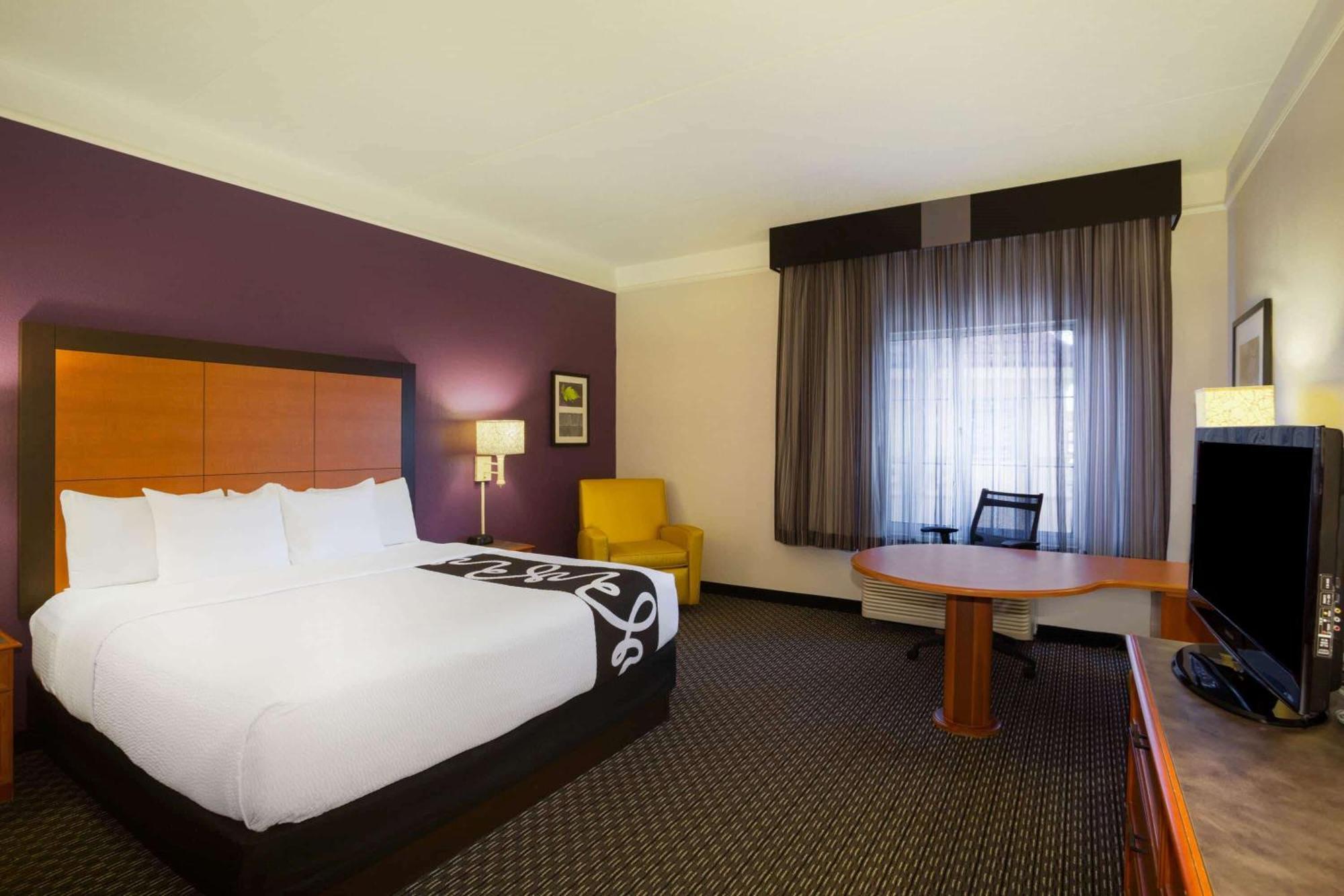 Zimmer mit Kingsize-Bett