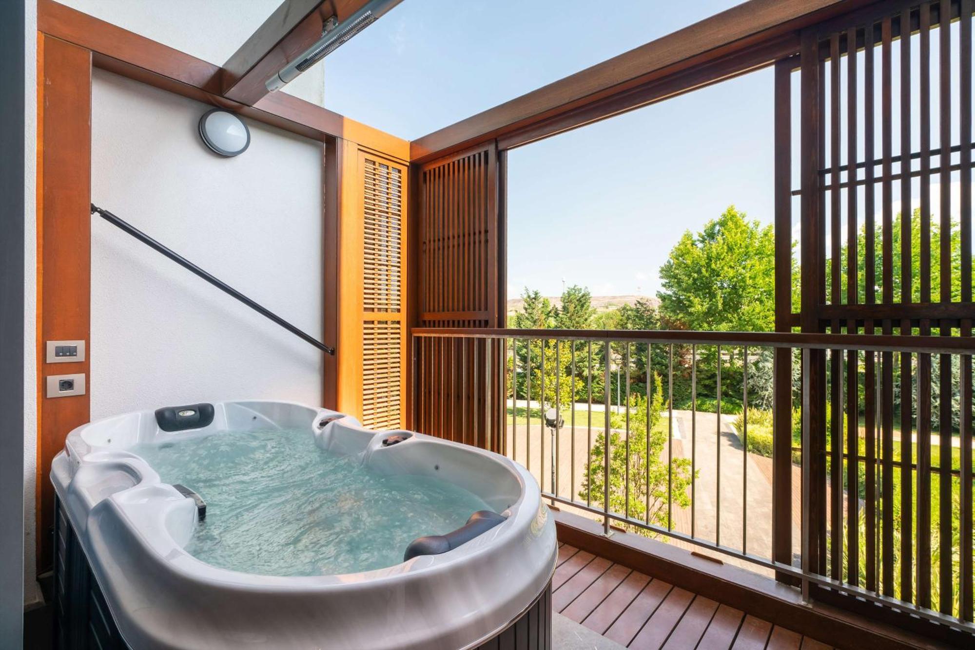 Loft Suite Jacuzzi
