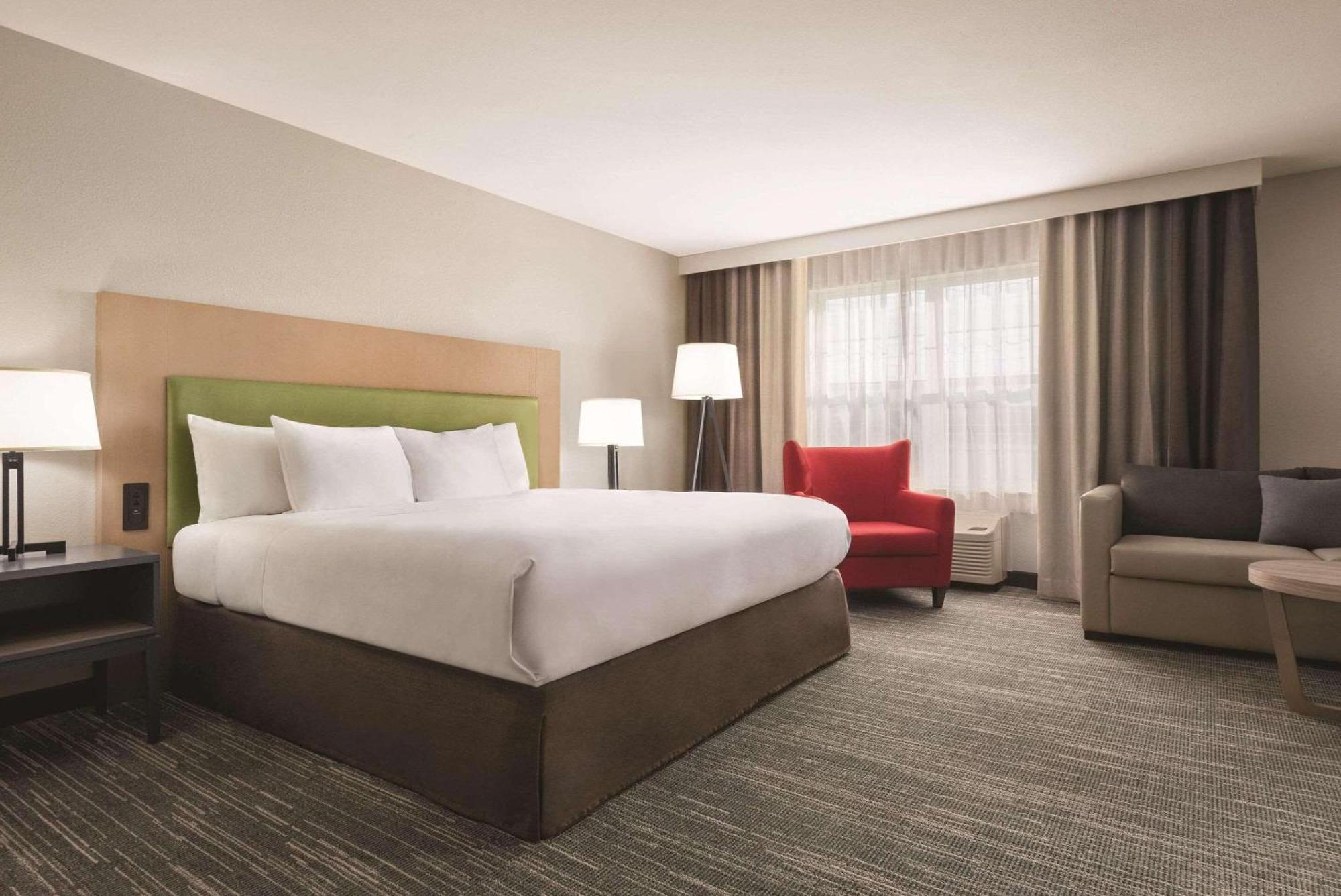 One-Bedroom King Suite - Non-Smoking,1281604645:JPEG
