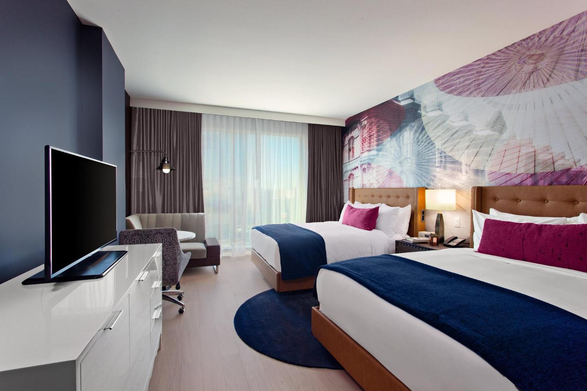 Quarto Queen Standard com 2 Camas Queen-size e Vista Cidade