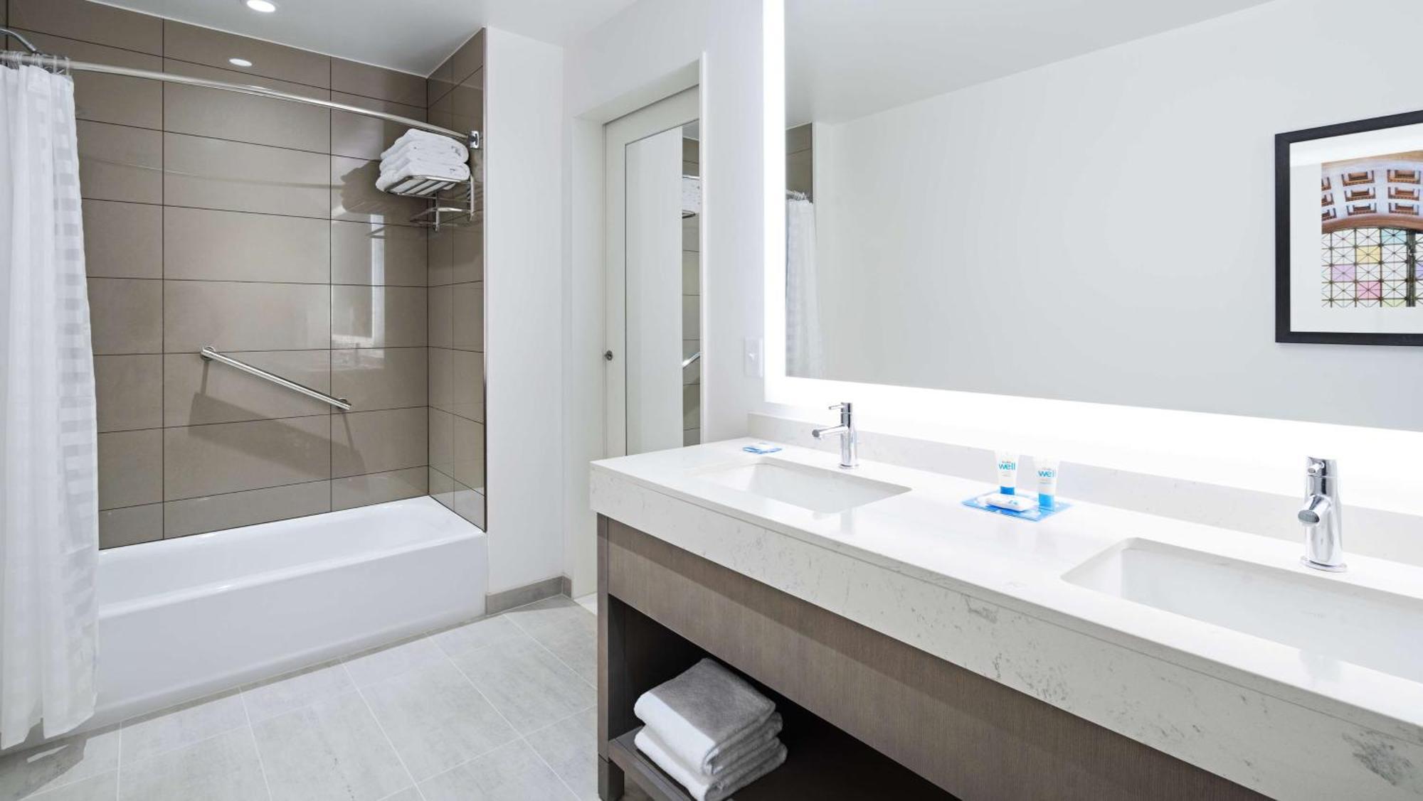 Studio-Suite mit Kingsize-Bett, Schlafsofa und Flussblick
