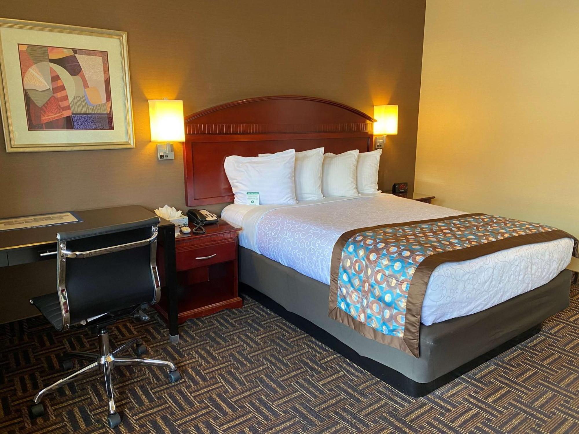 Queen Room - Mobility Accessible/Non-Smoking,1281788932:JPEG