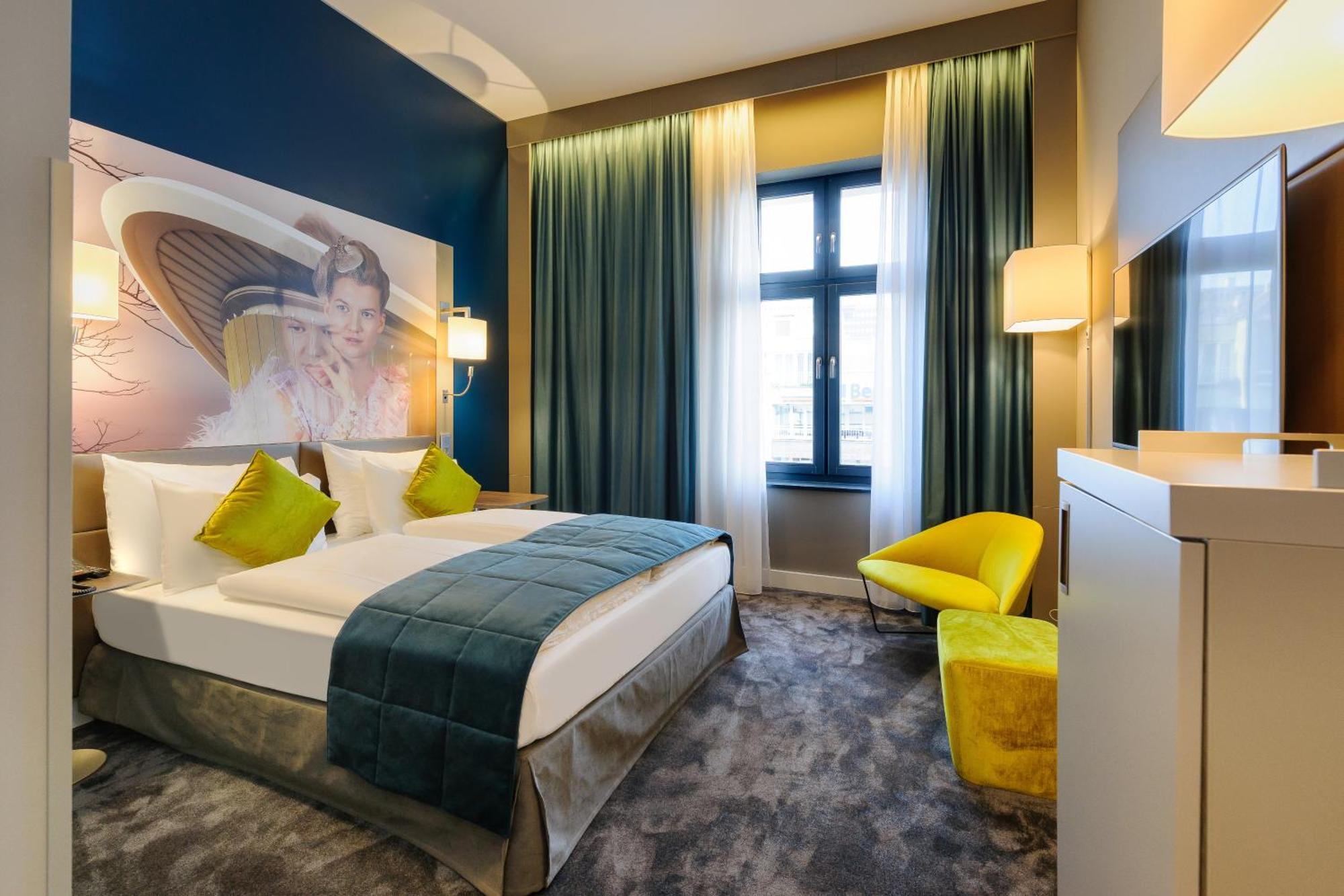 Standard Queen Room