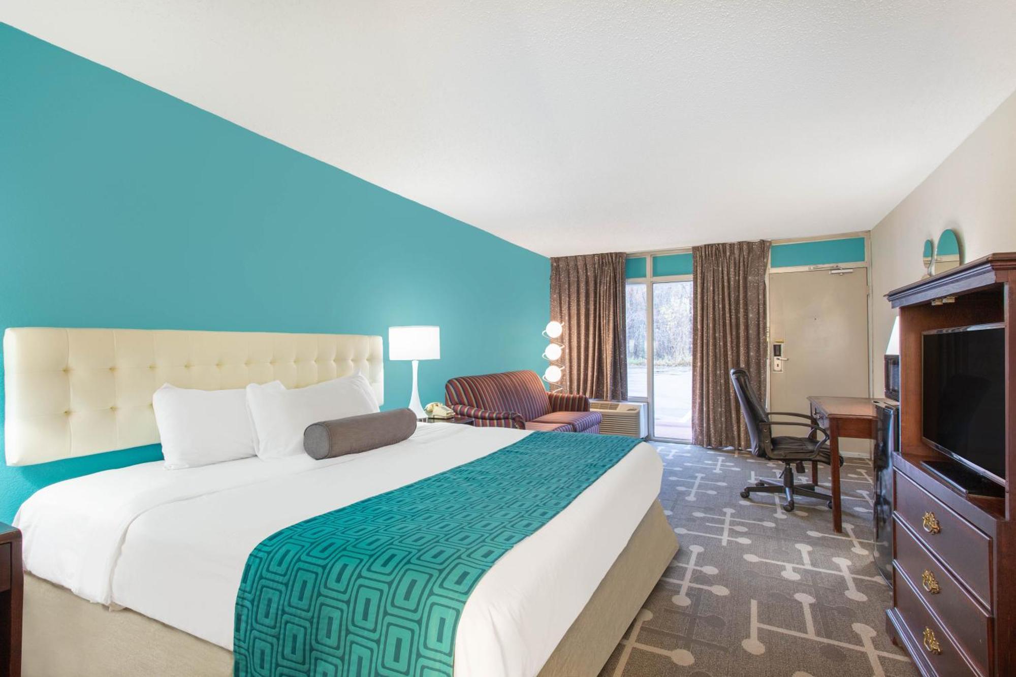 Standard Room One King Bed Smoking