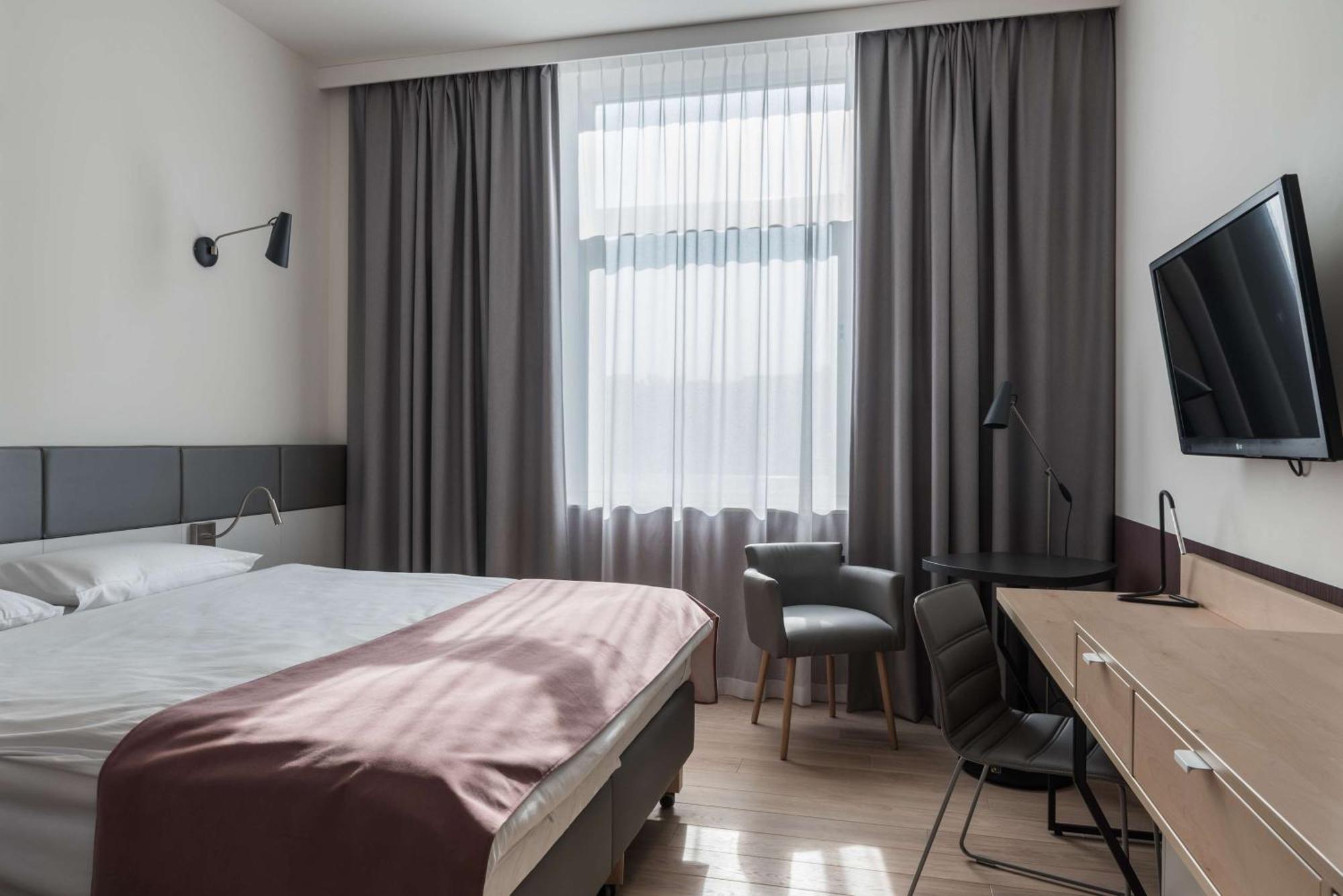 Standard Queen Room