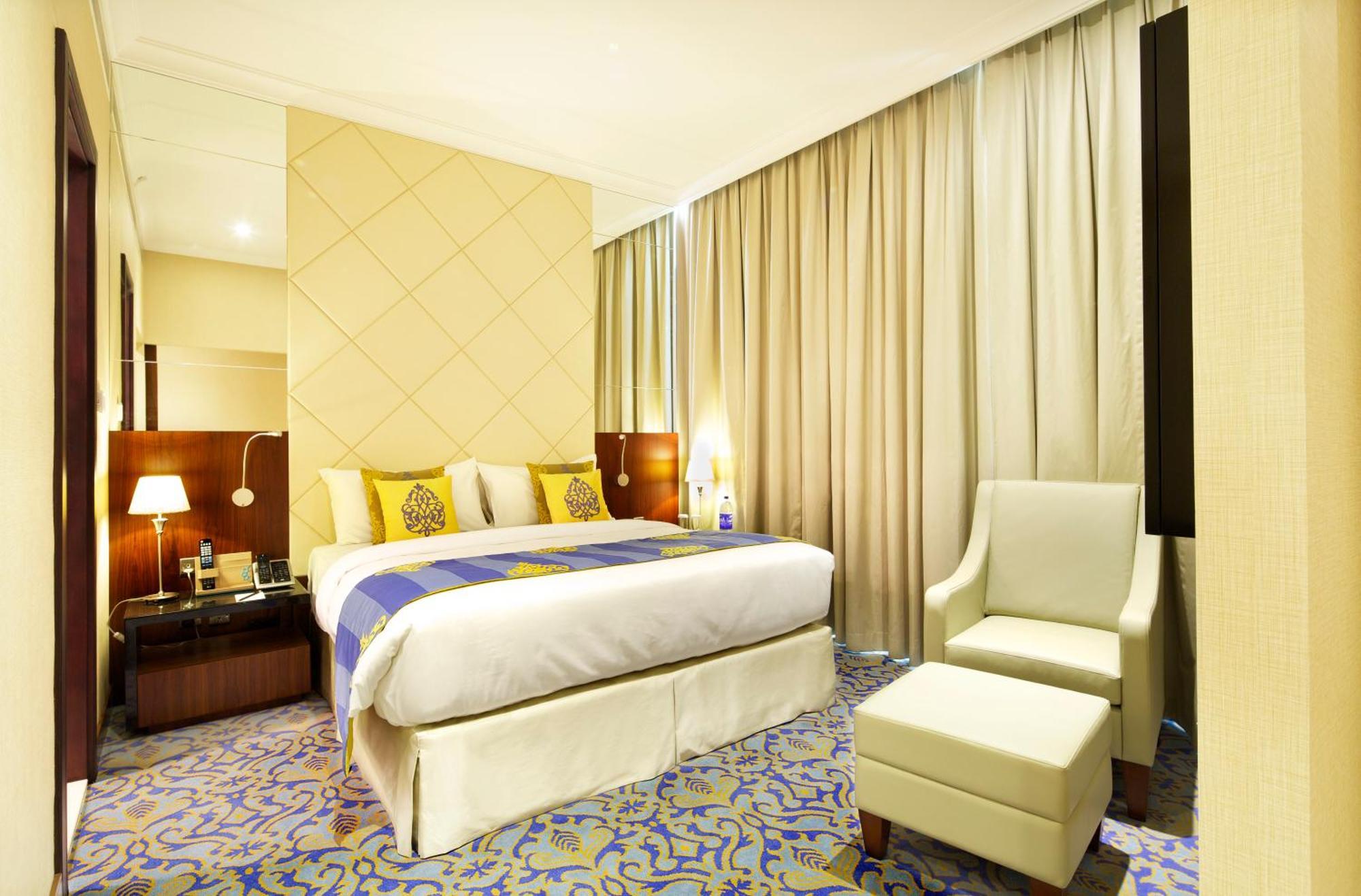 Executive Suite,1282619044:JPEG