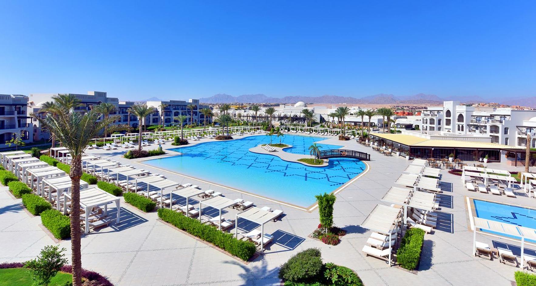Deluxe Family Pool View