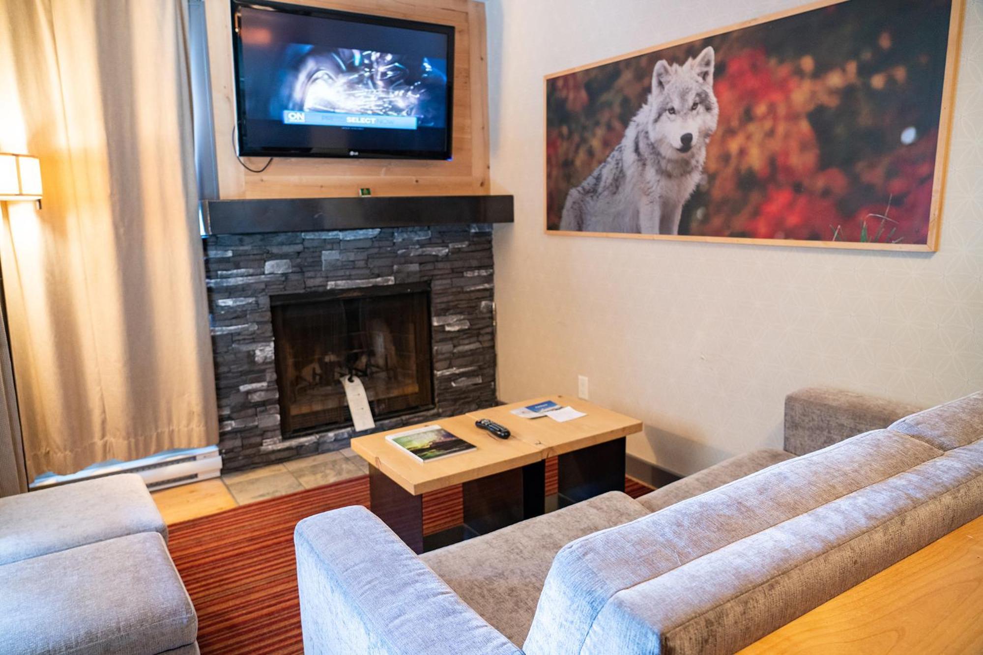 Superior One-Bedroom Apartment,1282887142:JPEG