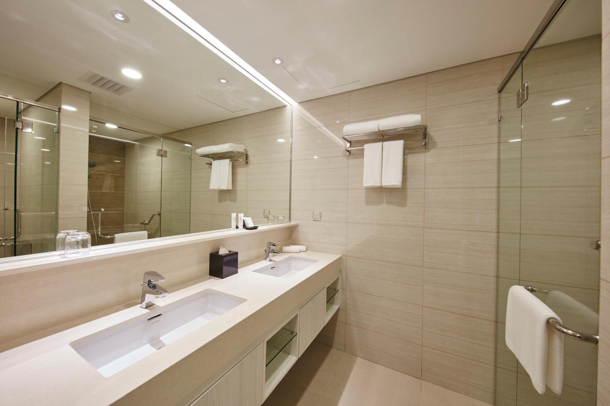 Executive Room,1558900645:JPEG