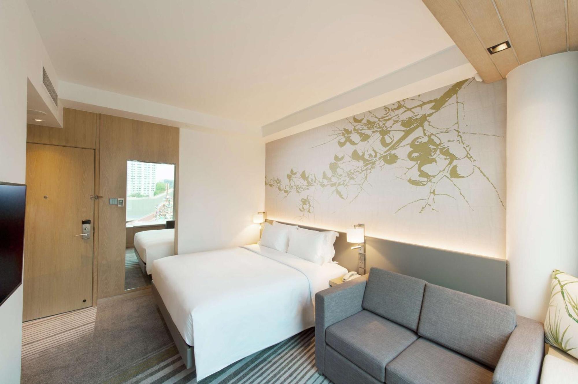 Quarto com Cama King-size e Sofá-cama