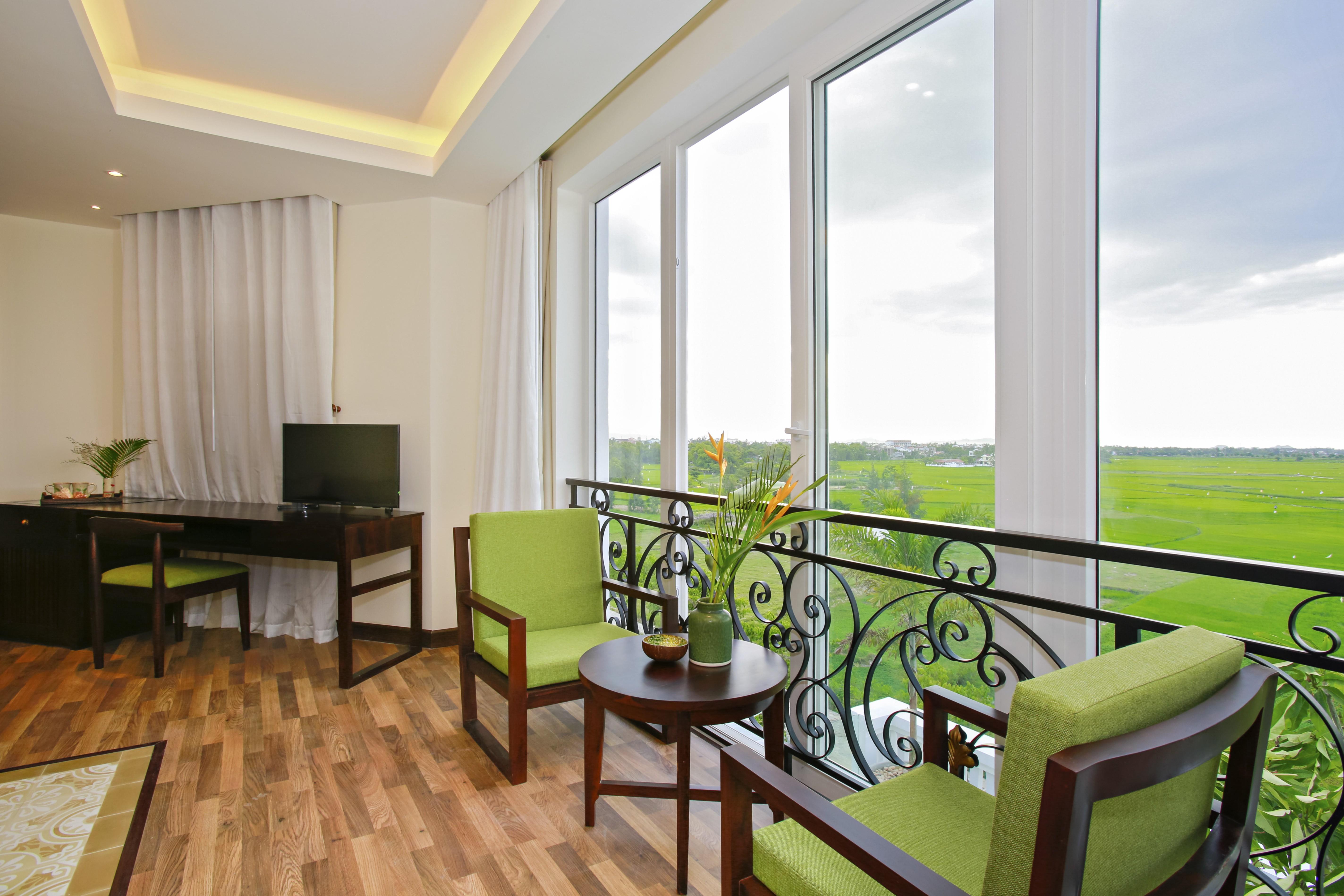 Deluxe Grand View