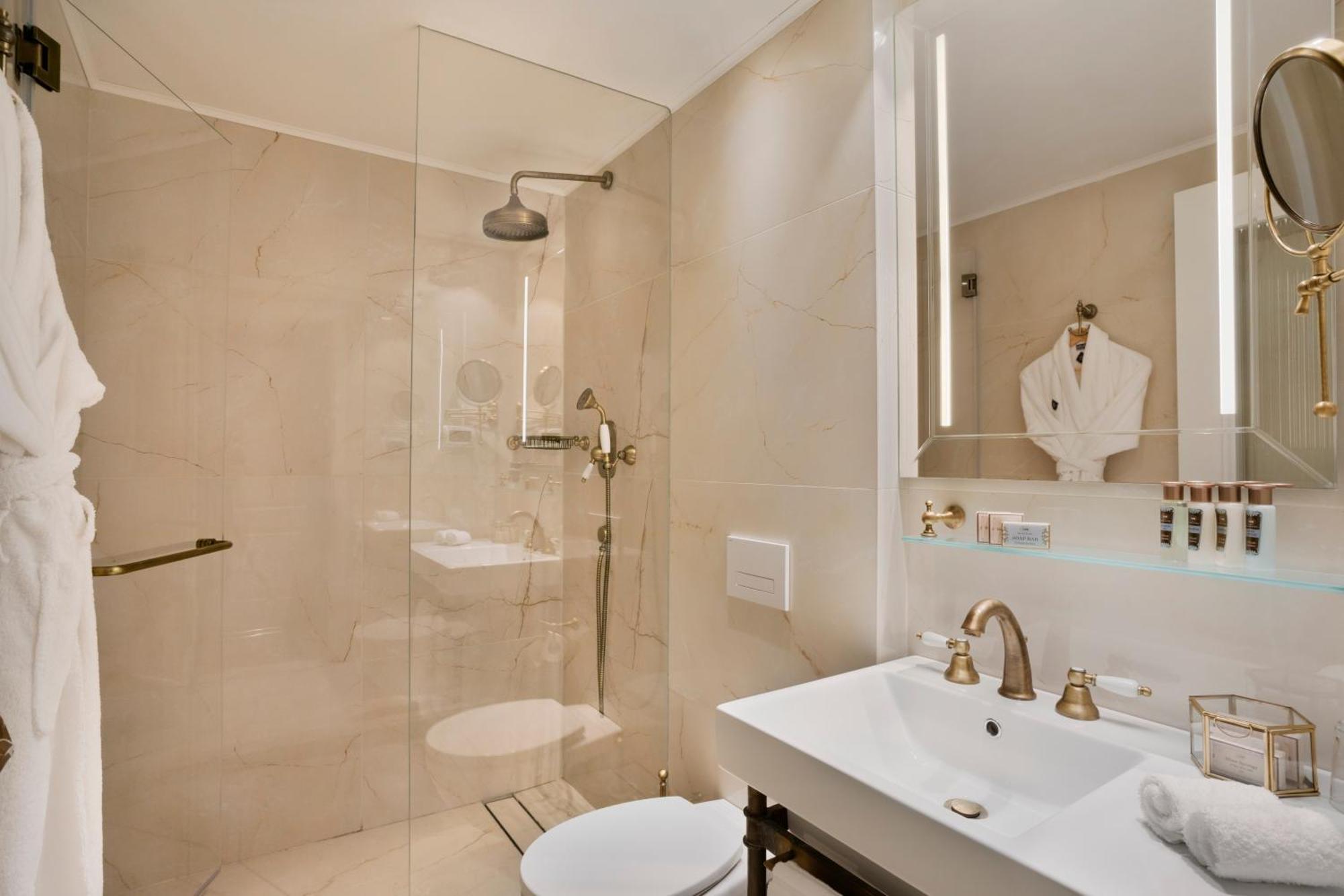 Small Classic Room