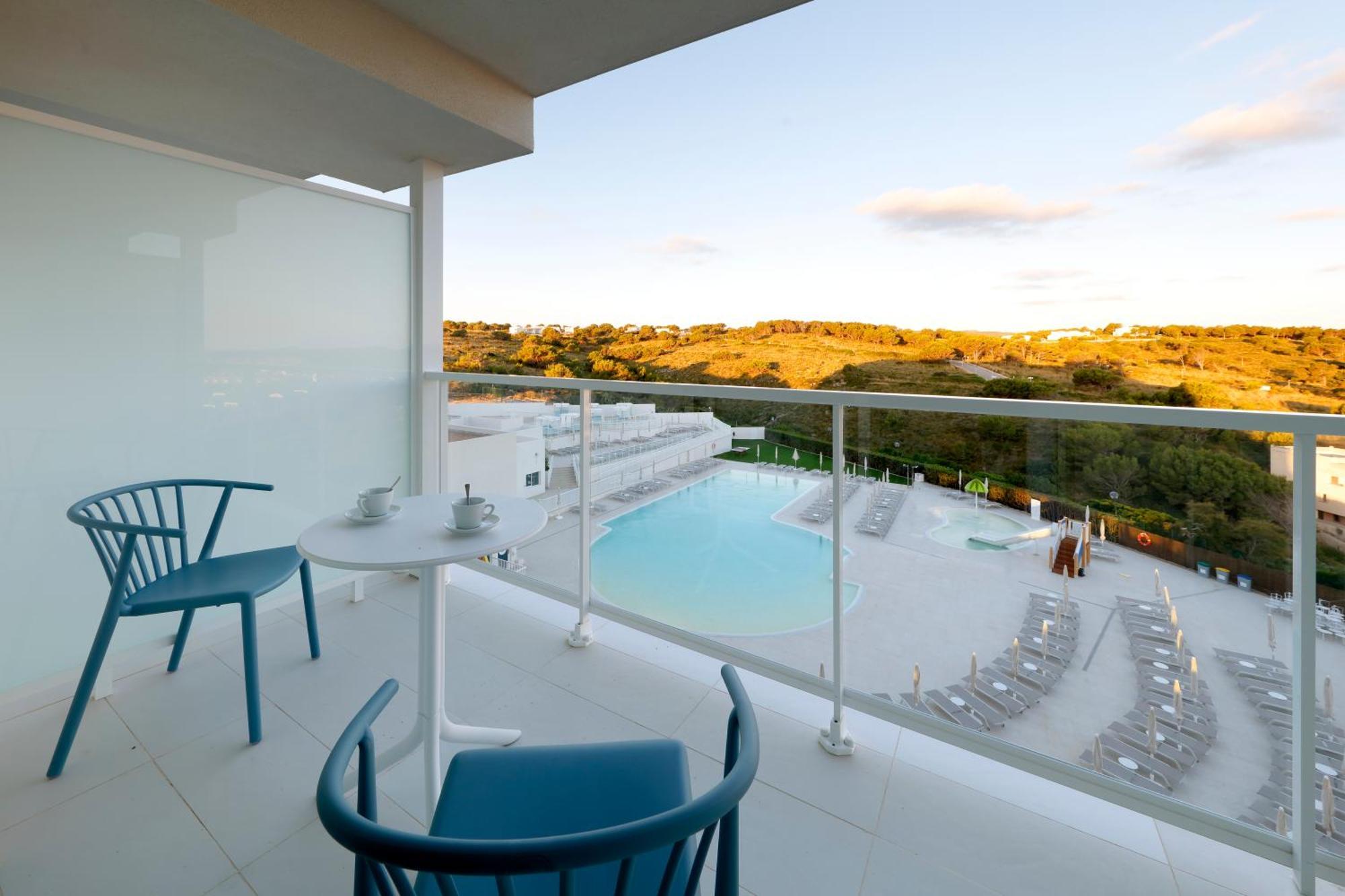 Deluxe Pool View
