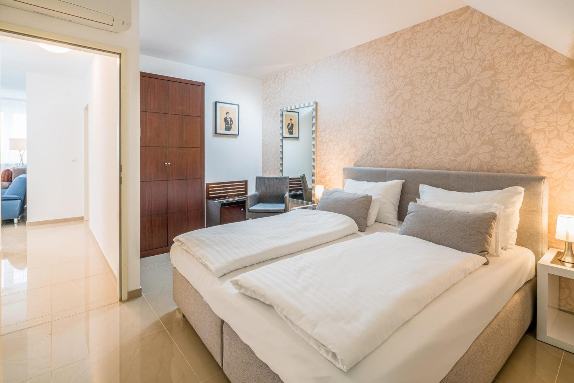 Two-Bedroom Family Suite Two King Beds