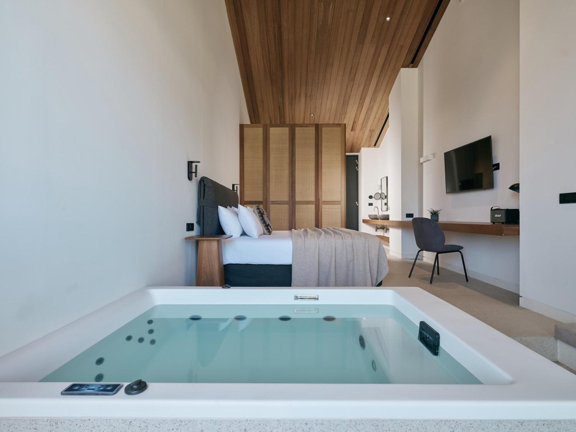 Upper Floor Suite Hot Tub
