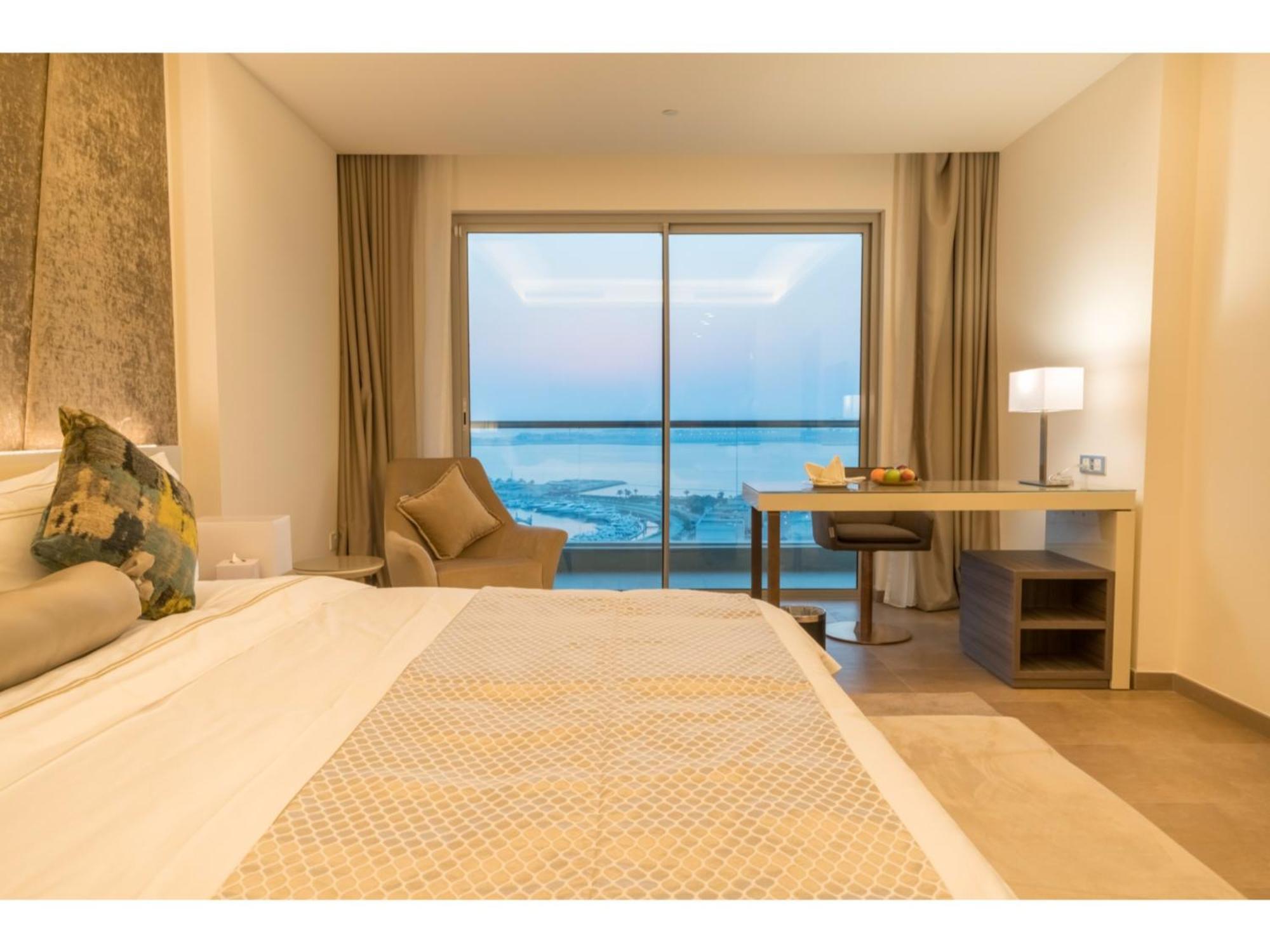 Premium City View King Room Balcony