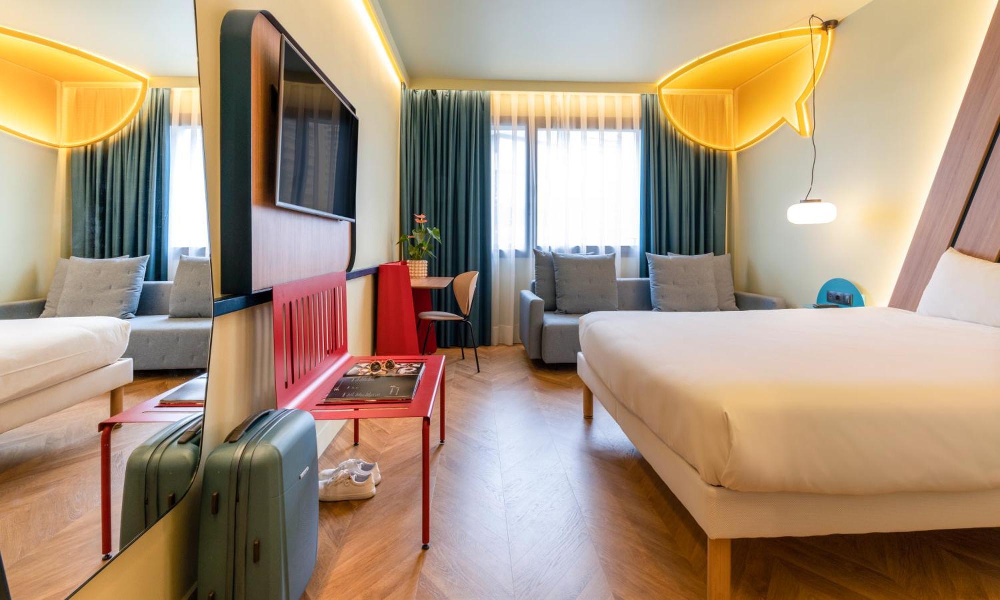 Camera Superior con Letto Queen-Size e Divano
