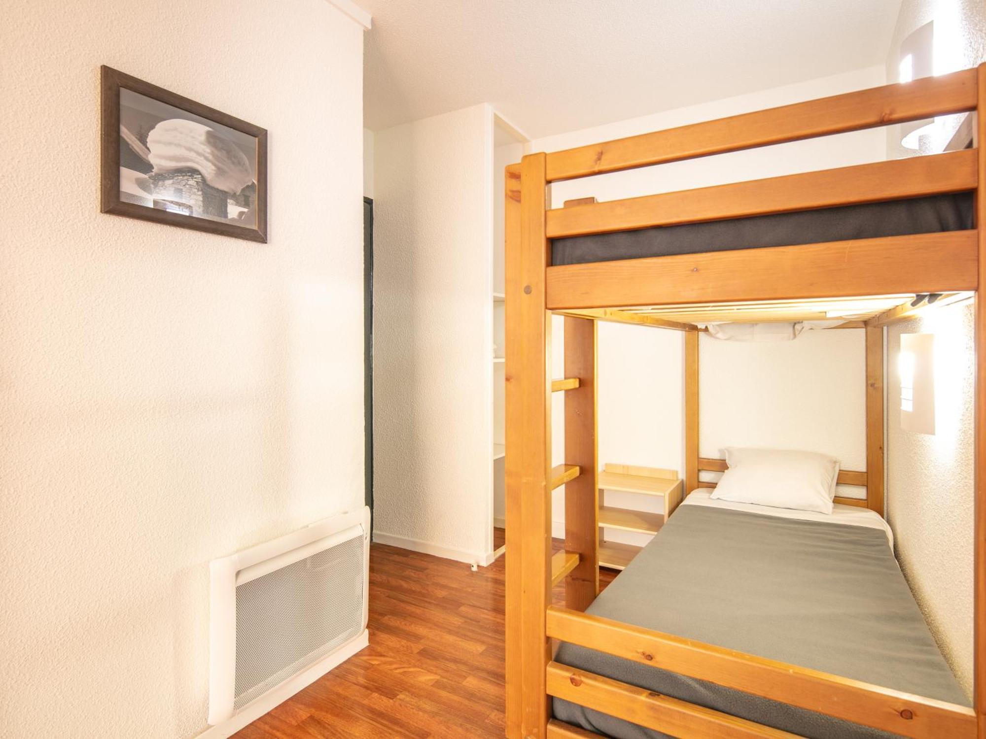 1 Bedroom Apartment sleeping area