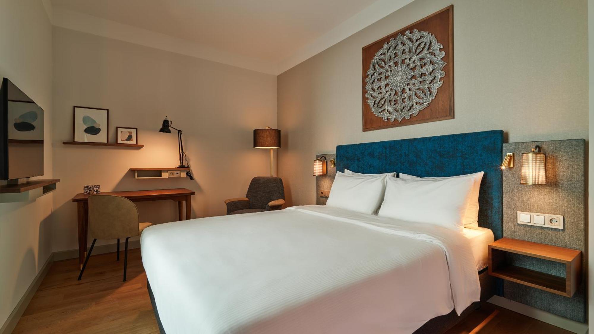 Chambre Lit Queen-Size - Vue sur Atrium