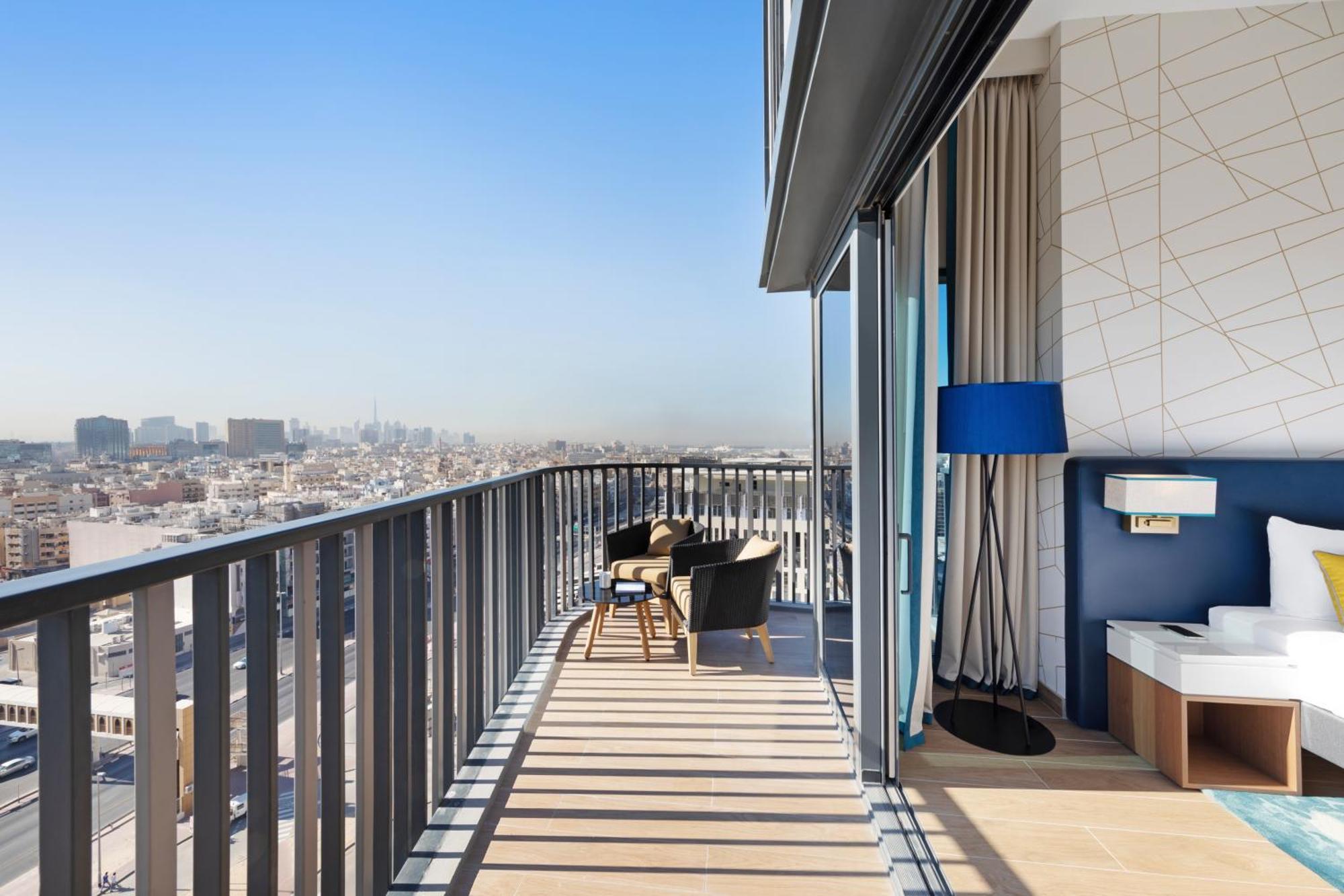 Studio Balcony Food & Beverage