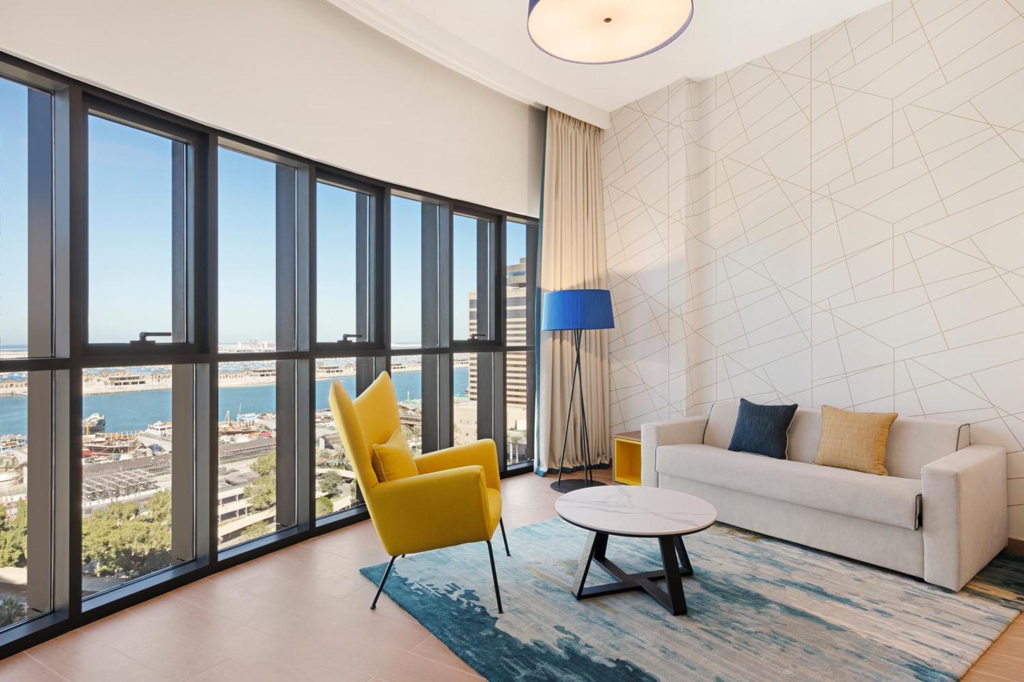 One-Bedroom Creek View Food & Beverage